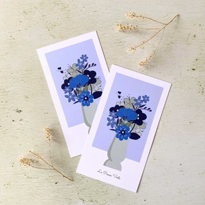 Carte postale illustration végétale fleurs bleues