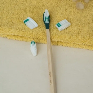 Pack 1 an - Brosse à dents en bois à tête rechargeable